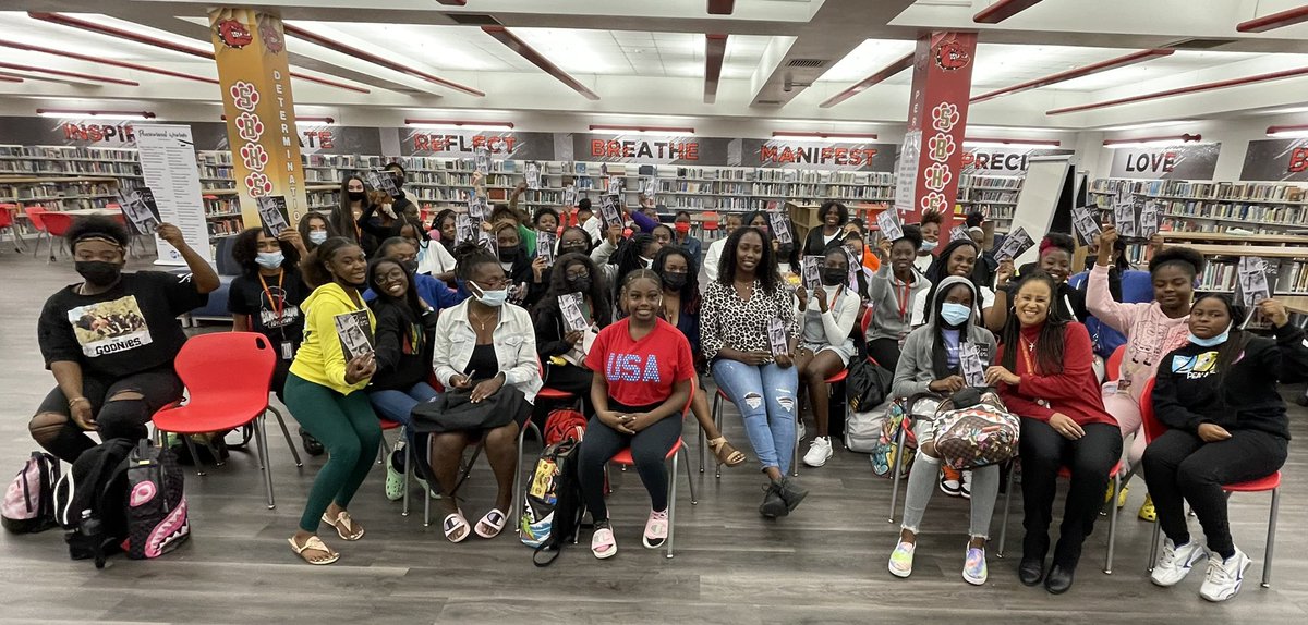 SBHS Alumni, WNBA Star &amp; Mayor of Dania Beach <a href="/TamaraJames_/">Tamara James</a> shared her story of the cruelty she faced as a dark-skinned female. “Embrace the skin you’re in &amp; be kind to one another!” Yes! We Can! We Are…#SOUTHBROWARD!❤️💛 @SBHSClass_2022 <a href="/PTSOSBHS/">Bulldawg PTSO</a> <a href="/EDiversitybcps/">Equity_DiversityBCPS</a> <a href="/StreetinClass/">StreetinClass</a>