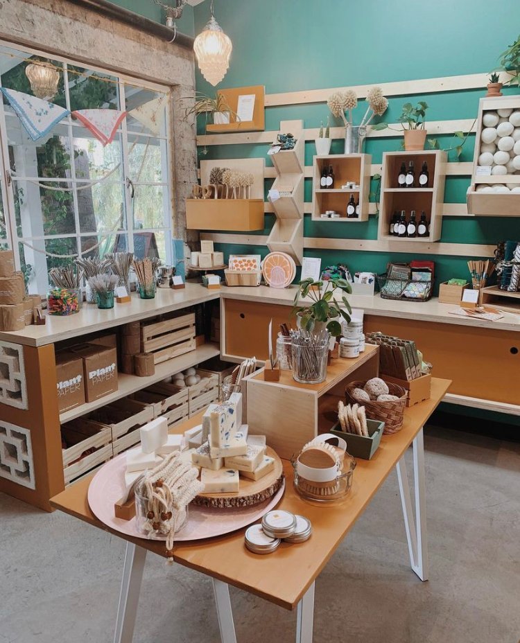 Did you know today is #AmericaRecyclesDay?  Live more sustainably &amp; thoughtfully while supporting the #LasVegas community by checking out <a href="/minimalmarket/">Minimal Market</a> at <a href="/FergusonsDT/">Fergusons Downtown</a>! They've created products that contain natural ingredients and use sustainable materials.

📸: <a href="/minimalmarket/">Minimal Market</a>