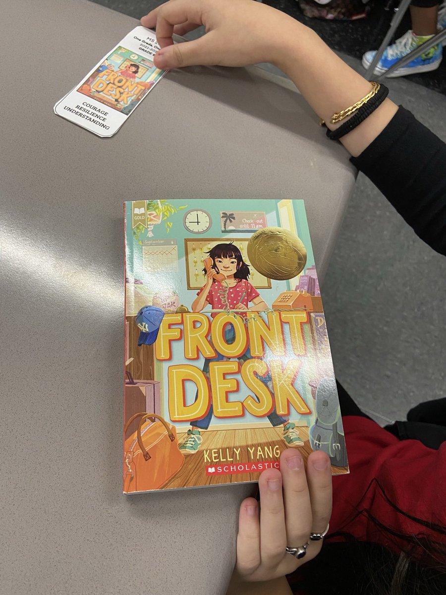library202's tweet photo. Sorry for the delay- Last week our 6th grade launched #OneGradeOneBook with the fabulous #FrontDesk by @kellyyanghk and kids are so excited to read with their friends. @NYCDOEOLS @District27NYC https://t.co/Fuvi4OlxSR