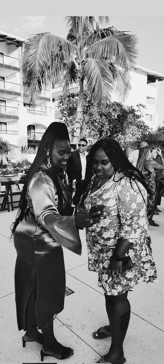 TreClubDesigns's tweet image. love in black &amp;amp; white.