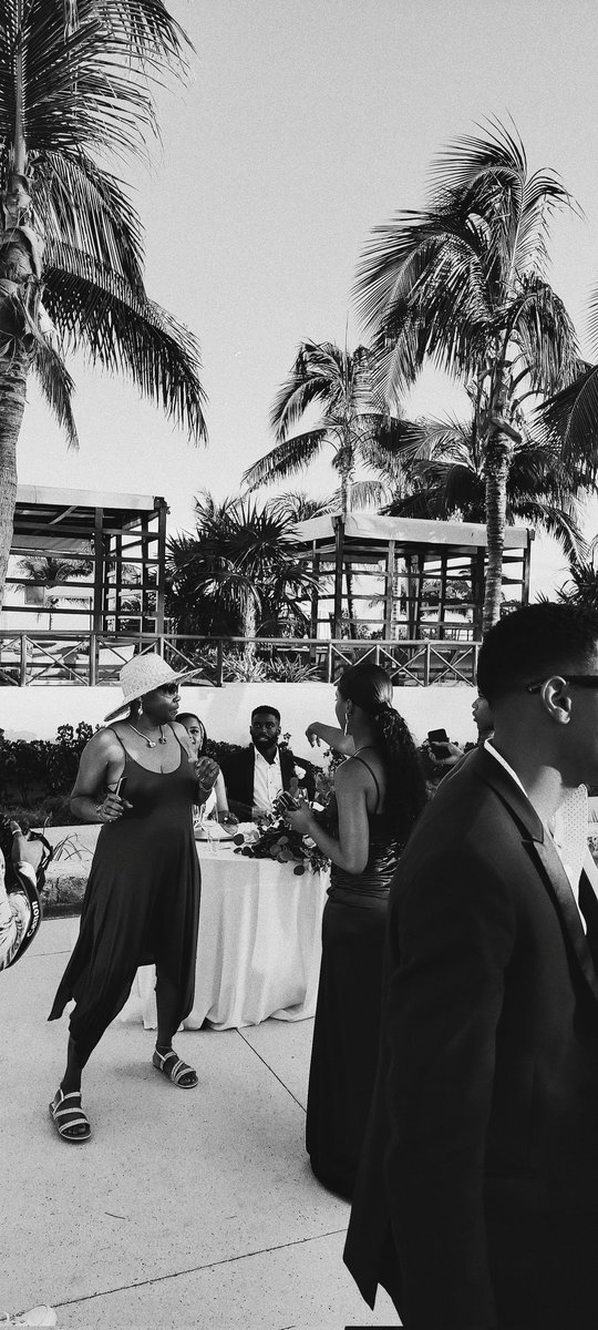 TreClubDesigns's tweet image. love in black &amp;amp; white.