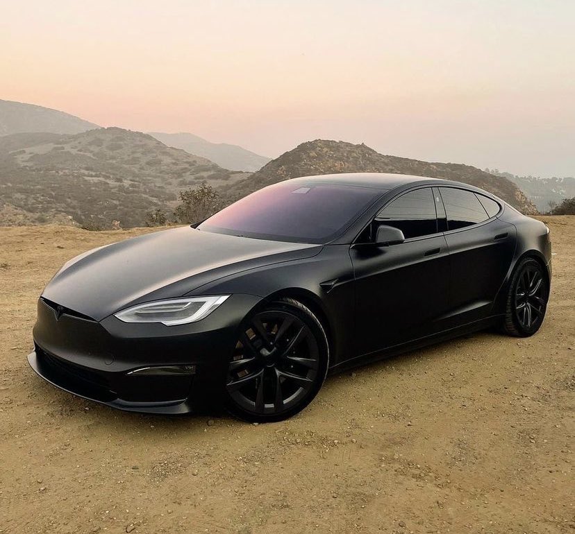 FernandoSued1's tweet image. Y porque a este auto le llaman #blackbeast #Tesla  #modelsplaid , maybe @elonmusk  get the answer. #Seguimos  @teslaclubrd