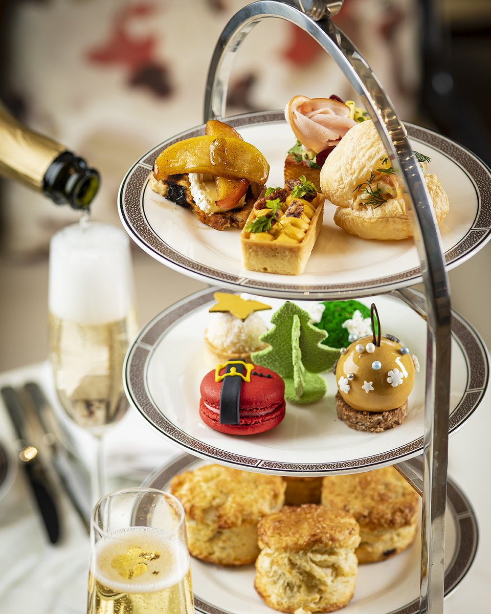 LanghamChicago's tweet image. Holiday Afternoon Tea resumes this week! Pastry chef Nitin Bali has a delicious line up of treats, along with savory sandwiches curated by executive chef Damion Henry and a special @veuveclicquotusa course. bit.ly/3wqNJJU #LovingLangham #CelebrateTheEveryday #Holidaytea