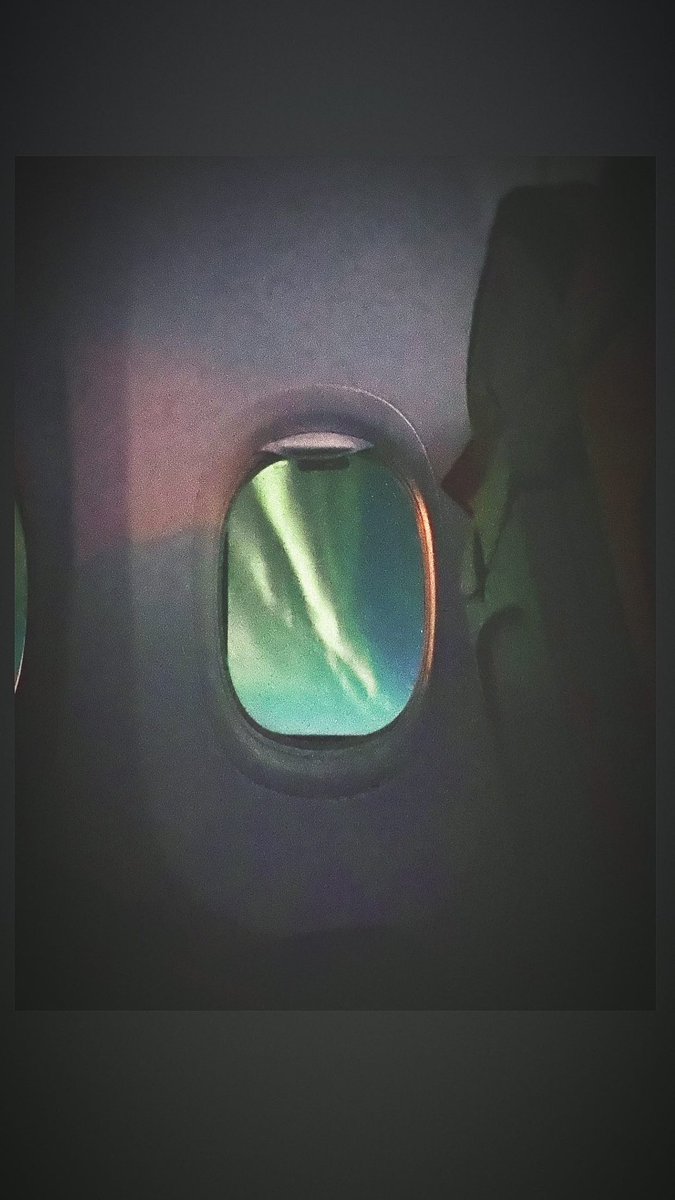 _nextexist's tweet photo. Back to the North, couldn’t have hoped for a better start of the season!

Beautiful view from the window:)

#NorthernLights #Aurora #norway #photography #NightPhotography https://t.co/Obps9Ljvct