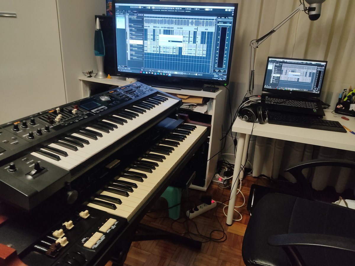 mcflyneno's tweet photo. Exportando las últimas teclas de @EstudiosRex, que va a descansar unos meses para poder terminar otros proyectos vitales! #McFlyKeys #JamaicanMusic 🎹🇯🇲🎶 https://t.co/BgO6ejCzbX