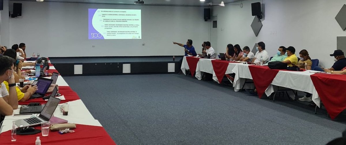 alfonsoeljach's tweet photo. #AEstaHora nos reunimos con todo nuestro equipo de gobierno. Trabajamos en tres temas importantes: seguridad,actividades de fin de año y socialización de convenios para el bienestar de los #barranqueños.En la recta final de 2021 tendremos muy buenas noticias para #Barrancabermeja https://t.co/9y9RTCKSCH