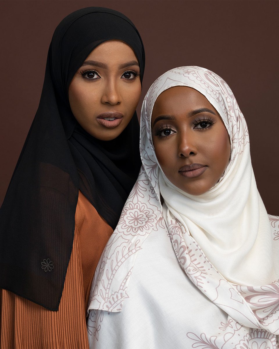 Nordstrom's tweet photo. This just in: the latest collection of exclusive headscarves from Nordstrom x Henna &amp; Hijabs. Created in collaboration w/ Henna &amp; Hijabs founder Hilal Ibrahim, it features new fabrics, colors &amp; patterns perfect for the season—and all its outfits.​ 

Shop: https://t.co/H9oMR4WRxi https://t.co/8ueWa1C4Bh