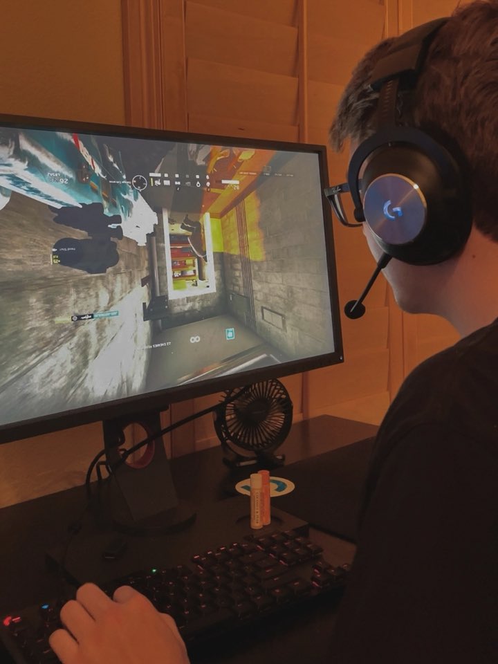 AstralisR6's tweet photo. Ayoo…wtf??? 😅😅 https://t.co/7TTy0CJKqC