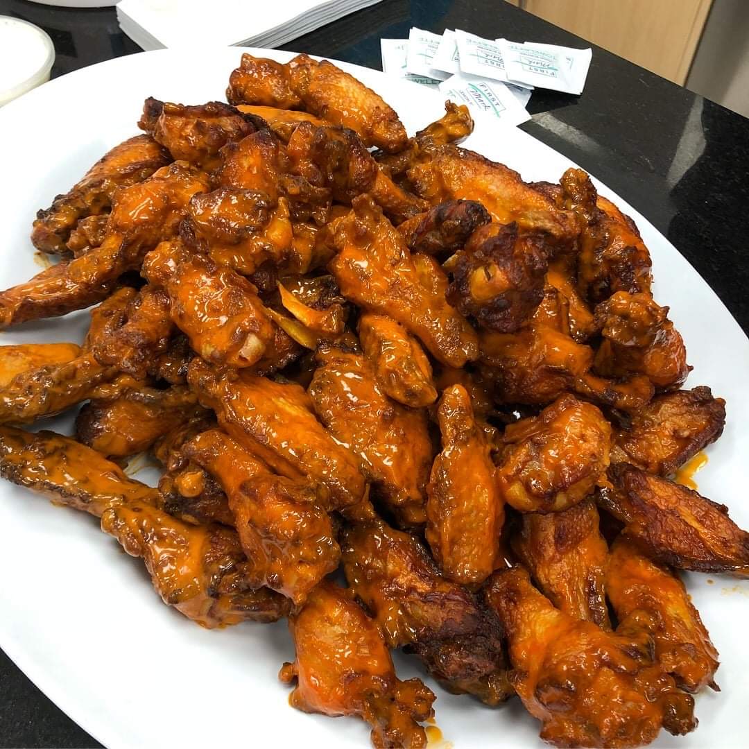 mickeycrabs's tweet photo. @ACatNamedMo no breading .... Fried saused, fried again, and sauced again...
That's how you do wings ! #dirtstyle
only at @jtimothys .. hand down world's best wings. No stinking breading here.. https://t.co/IwWfu1dmzX