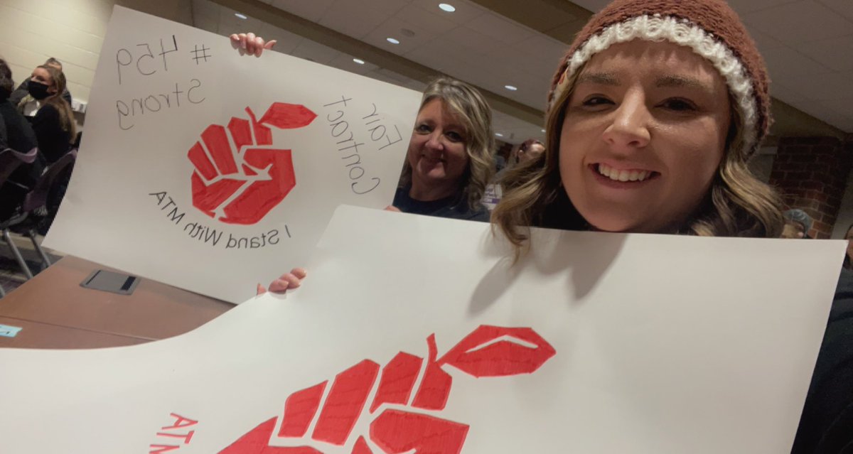 Misspuckettrp's tweet photo. This mother daughter duo is #459Strong and ready for a fair contract! #MiddieRising #UnionStrong @PuckettMR5 https://t.co/kbzyfbNjCo