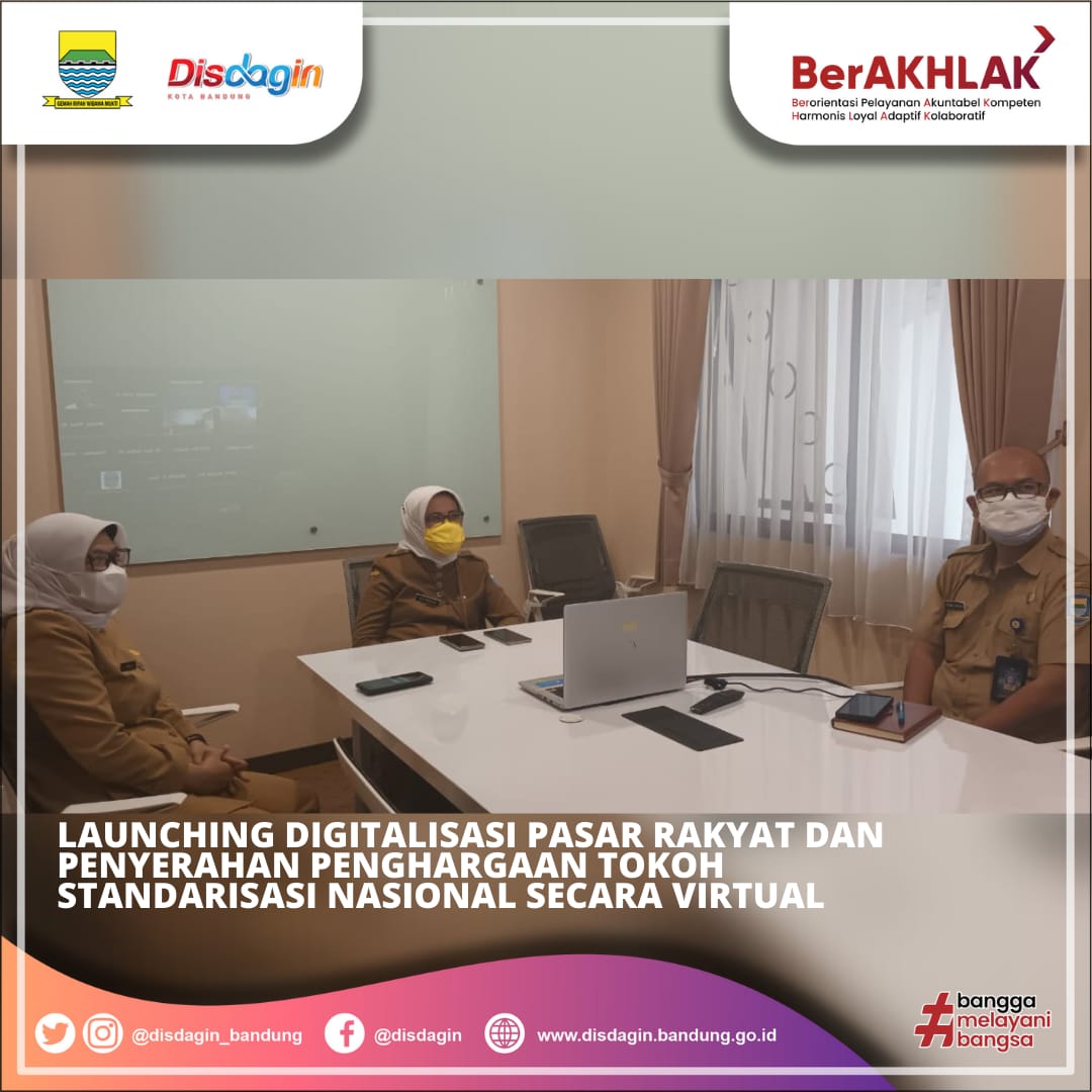 Kepala Dinas Perdagangan dan Perindustrian Kota Bandung Ibu Ir. Hj. Elly Wasliah didampingi Jajaran Kepala Bidang menghadiri Launching Digitalisasi Pasar Rakyat dan Penyerahan Penghargaan Tokoh Standarisasi Nasional secara virtual
