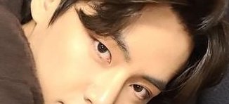 jeonsforever's tweet photo. los ojos y la mirada man, no puedo dejar de mirarlo. Su belleza es de otro mundo. https://t.co/3VBkrL7H1f