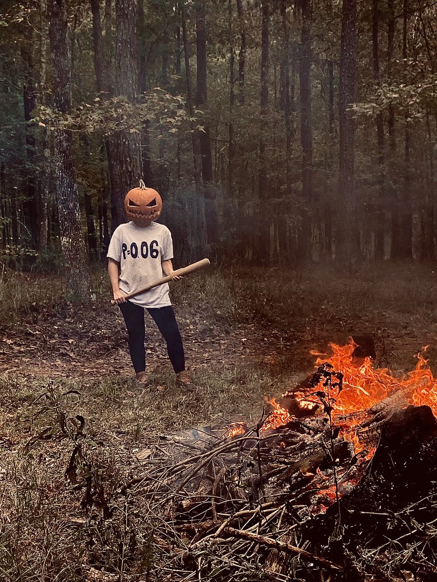 It’s never too late for spooky season, right? Please enjoy my costume I like to call “a statistical nightmare”… which also won me three bonus points on my stats exam 🎃 #AcademicChatter 

Pic credits: <a href="/lainey_kayy/">Lainey Morton</a>