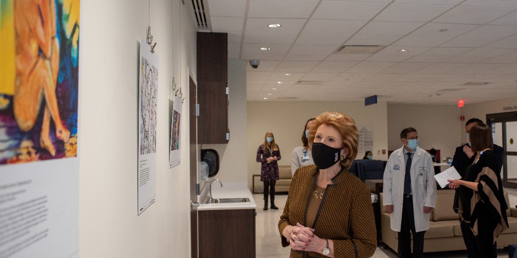 HenryFordHealth's tweet photo. Today we had the honor of giving @SenStabenow a tour of our new cancer pavilion in Detroit. This global destination site for world class cancer care was designed to provide an exceptional care experience surrounded in compassion, convenience, innovation, &amp; most importantly, HOPE! https://t.co/wKA9etOzNx