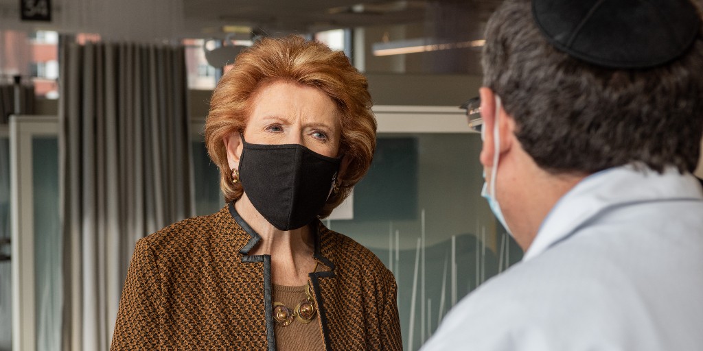 HenryFordHealth's tweet photo. Today we had the honor of giving @SenStabenow a tour of our new cancer pavilion in Detroit. This global destination site for world class cancer care was designed to provide an exceptional care experience surrounded in compassion, convenience, innovation, &amp; most importantly, HOPE! https://t.co/wKA9etOzNx