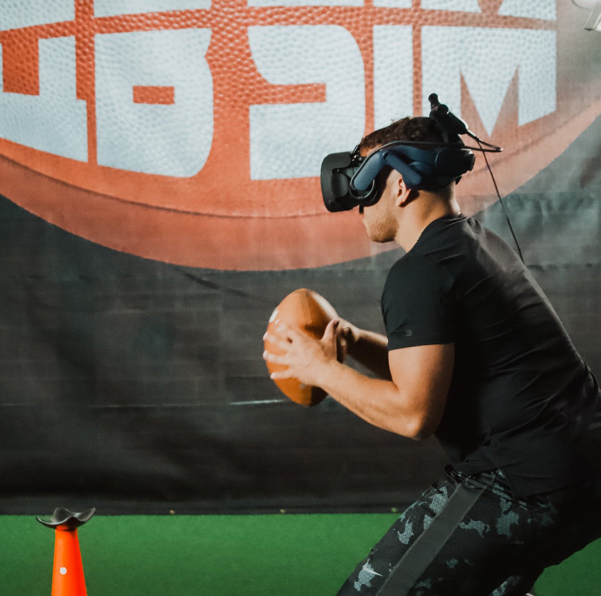 qb_sim's tweet photo. The ball you see in the sim is actually there in real life, just pick it up! 

We're the only company that actually connects virtual and physical realities with a training focus. 

DM us here or go to this link for more info: https://t.co/f72JVQcQcC

#Football #FootballTraining https://t.co/8OSvngEvoD