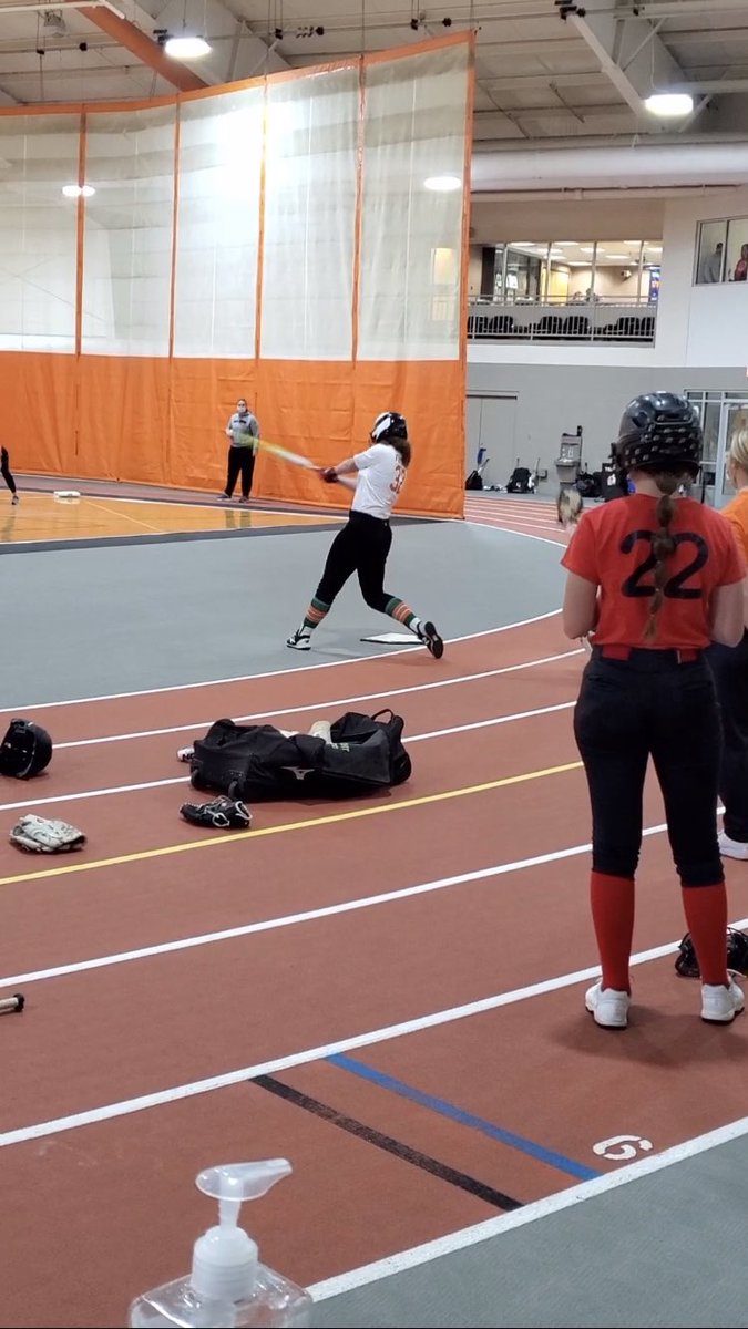 savanafrysinger's tweet photo. I had a blast Findlay University’s youth prospect camp this weekend! Thank you to the coaches and Findlay players for volunteering your time to better me and help with any college and scouting concerns. Go Oilers! @UFOilerSoftball #softball #collegesoftball #hitting https://t.co/XLqjK90UzY