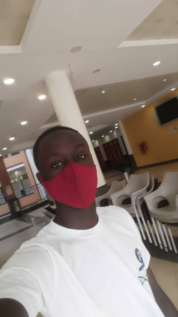 Me with ma red mask thinking ov flash lights😂😂