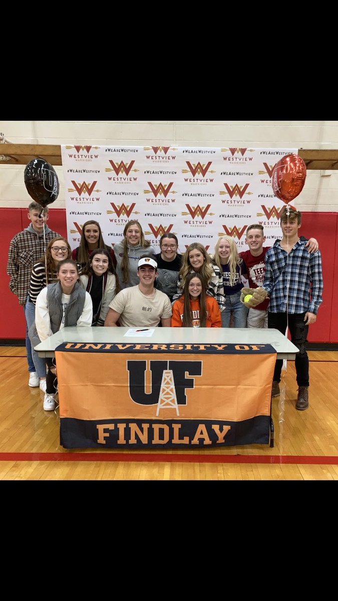 alexys_antal's tweet photo. Dreams —> Reality 
Thank you to all who came to support me❤️ @UFOilerSoftball @WestviewSoftbal https://t.co/uEAEI3NUg8