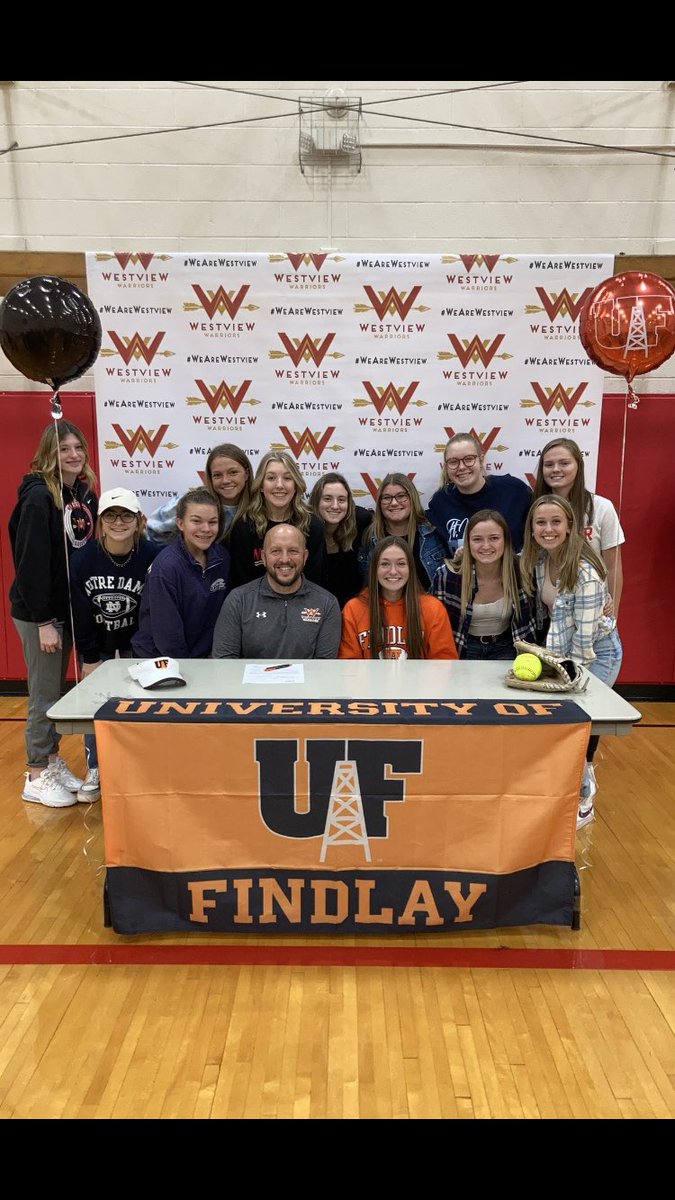 alexys_antal's tweet photo. Dreams —> Reality 
Thank you to all who came to support me❤️ @UFOilerSoftball @WestviewSoftbal https://t.co/uEAEI3NUg8
