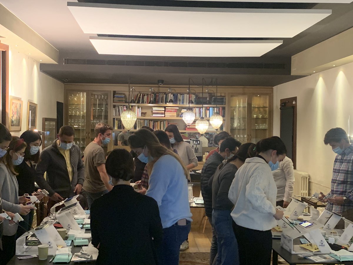 icastivela's tweet photo. FIRST TOUCH BARCELONA BY @Kernpharma
Nueva sesión de entrenamiento con 18 jóvenes urólogos. Construyendo principios quirúrgicos sólidos en Laparoscopia. Con @Galante_Isabel y @davidlorente2 de profesores. #Training4All #FirstTouch @ResidentesAEU https://t.co/gW1dw33zqz