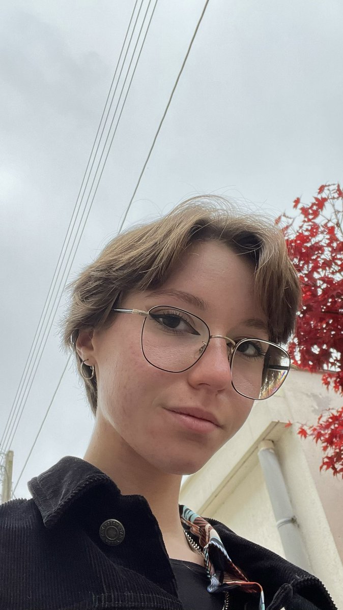 noelie_j's tweet photo. #FallForLGBTQIA plus qu’en retard mais je raterai pas un # https://t.co/tjxYBh9wK0