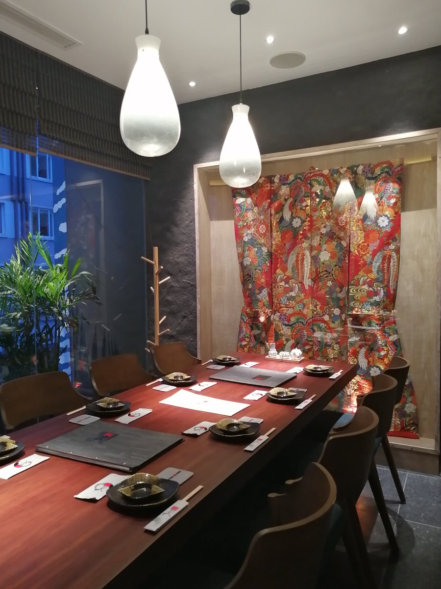 ホーチミン市編集部 ちよだ鮨ベンタイン店がソフトオープン 色んな顔を持つ個室が充実しています 打ち掛けが飾られた部屋 21 11 16