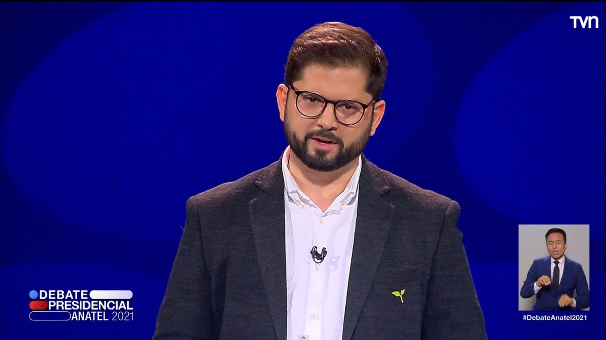 EquipoBoric's tweet photo. “Lo que hemos propuesto es la autonomía progresiva y por eso nos la jugamos de manera tan decidida por la Ley de Garantías de la Infancia que consagra la autonomía progresiva de los niños, niñas y adolescentes”. @gabrielboric

#BoricEnPrimeraVuelta en #DebatePresidencial2021 ☝️ https://t.co/oi3u0GVZZe