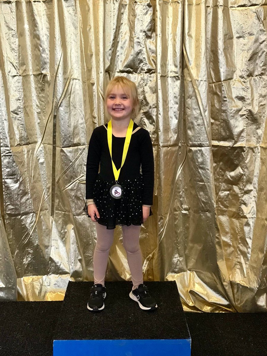 BGSkatingClub's tweet photo. This past Saturday was a very busy day for many of our BGSC members as they competed in the first Flag City Open in Findlay, Ohio. Congratulations to Gwyn Doles,  Swapanthi Tummala, Miranda Zeadker, Anna Julien, Abigail Krupp, and Evelyn Keys on a job well done. 🙂⛸️ https://t.co/6wTOs05WRy