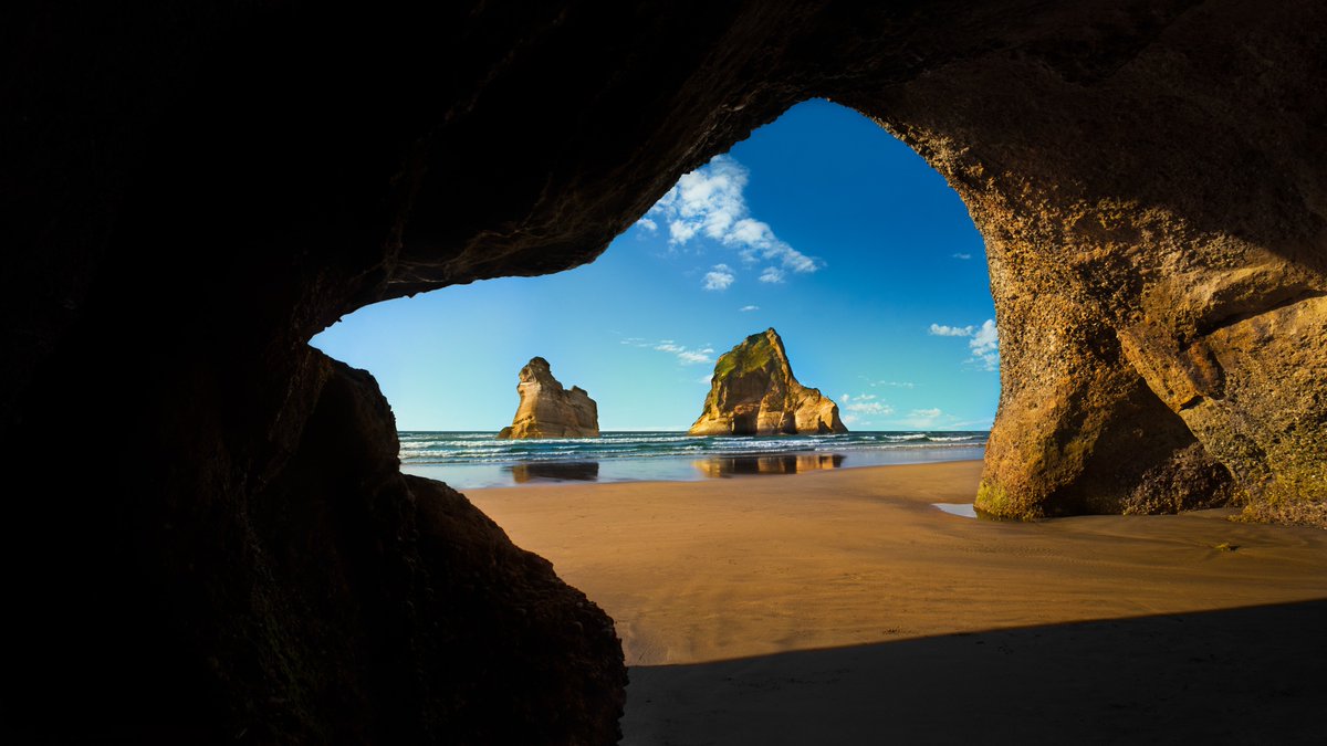 WinWallpWiki's tweet photo. Some of Windows 10's wallpapers were heavily altered from their original photos. Notice the altered clouds and lighting in img100, and the addition of a running woman in img1. https://t.co/aElrxmcux5