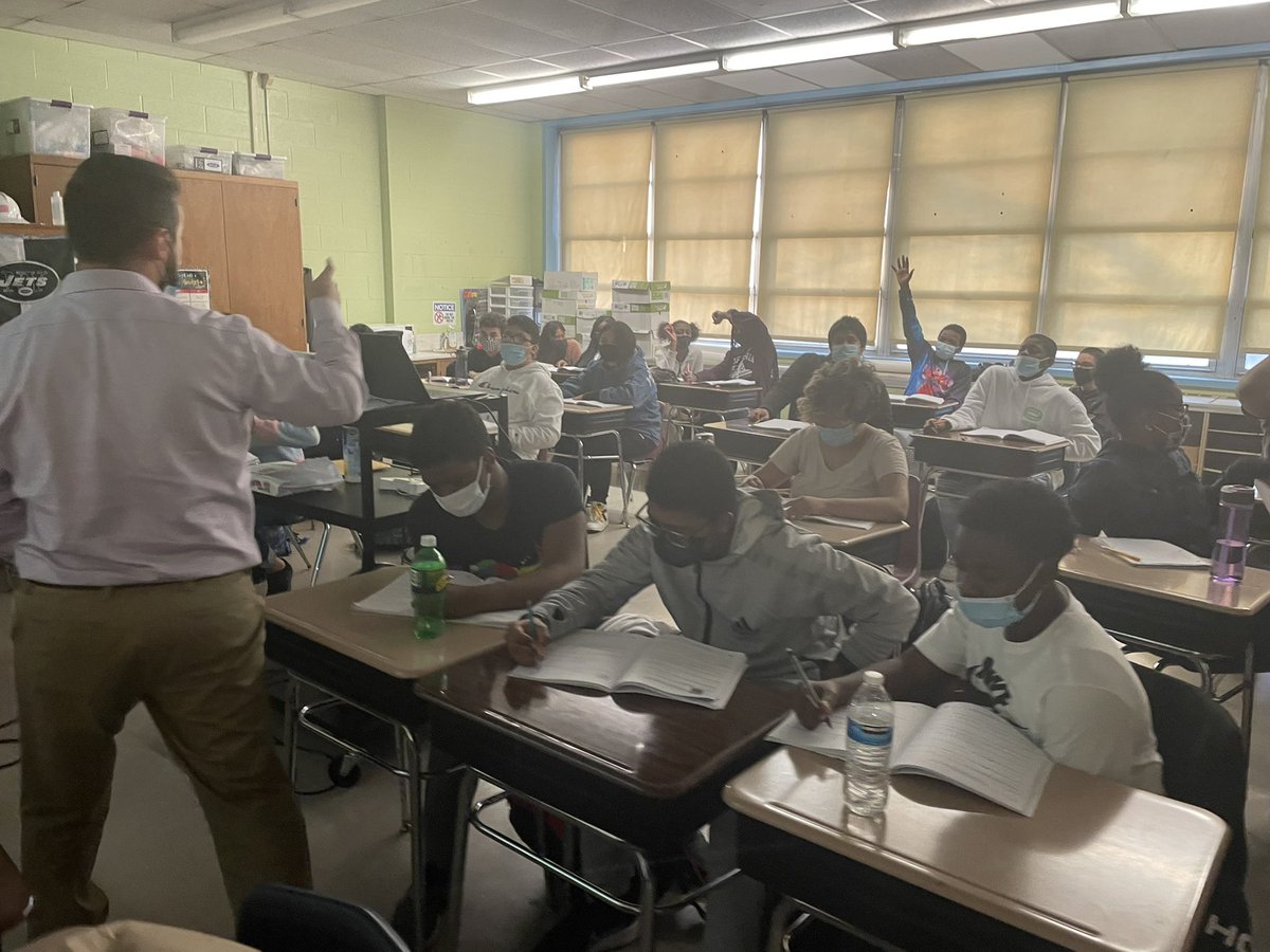 DrS_Hattar's tweet photo. First Day of after school Academic Enrichment at MLKA. Thank you to Catherine Salch and Our partnrs in learning @ionacollege Liberty Partnership for giving our Middle school students this experience. #WeCanandWeWillTogether https://t.co/NGoeJAMaGL