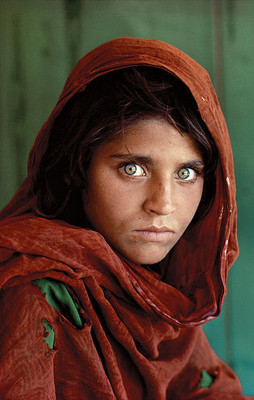 WinWallpWiki's tweet photo. It's worth noting that the default lock screen wallpaper is somewhat iconic now, given how much exposure and memes it's had. It was taken by Steve McCurry and interestingly, it's not his first iconic photo - he also took Afghan Girl. https://t.co/0QAqd84iro