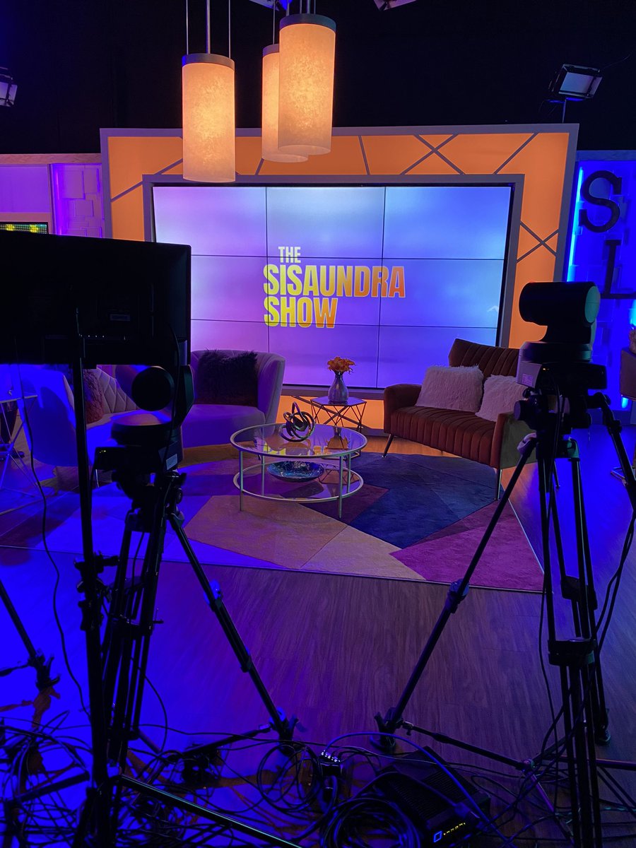 koiyaaaa_'s tweet photo. Hey! Iβm on your tv right now! The @Sisaundra show! #TheSisaundraShow nationwide on #ComcastXfinity 7:00pm/ 6:00c (Channel 1623) Tune In!!! https://t.co/MegVnzR5lw