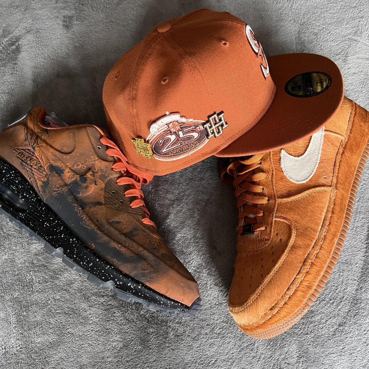 Half_1's tweet photo. @HatClub Seattle camp fire 🔥🔥🔥 https://t.co/MnvA0wuItx
