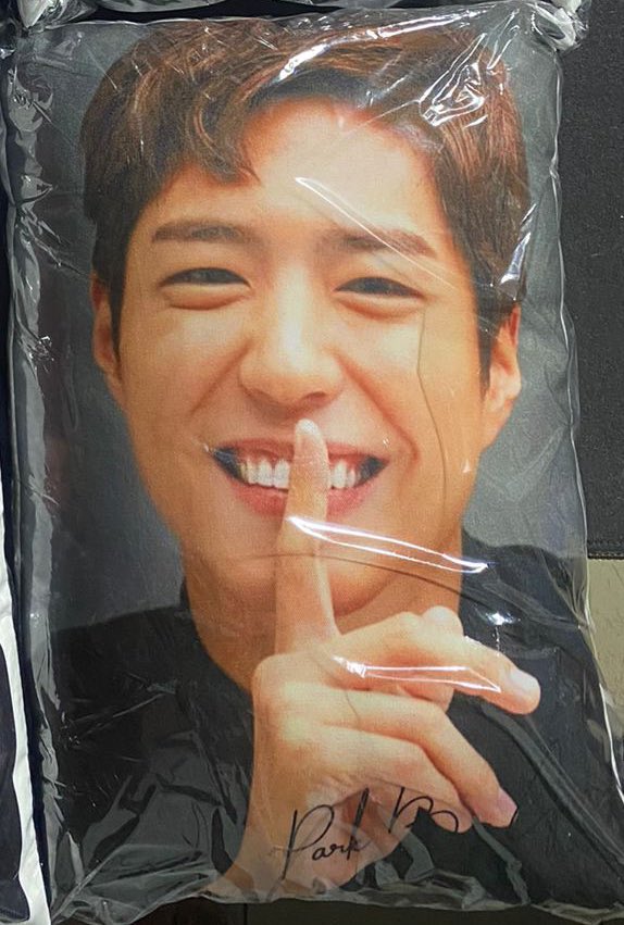parkbogumfamiIy's tweet photo. #ParkBoGumFamilyGiveaway

‼️ Choose all the pics with #ParkBoGum's ears. Write the letter/s of your answer.‼️

Like, Quote Retweet this post with your answer and HT #PBGEars 

Pls post until 18 Nov 2021 at 6:16 pm KST

Perfect scorers are qualified to win this #박보검 pillow👇 https://t.co/g3Z5VhPKg4