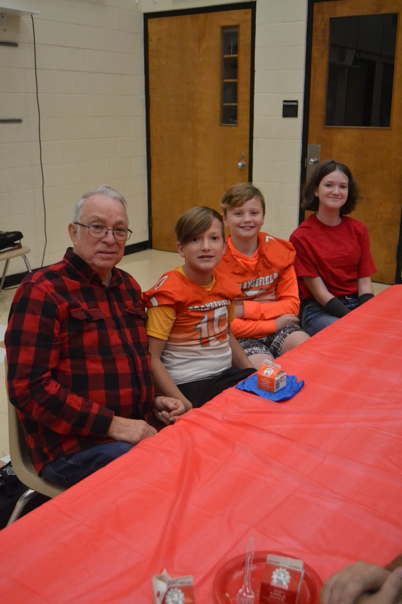 Orangefield_ISD's tweet image. OJH StuCo hosted their annual Veterans Breakfast last Friday in honor of Veterans Day.  Student Council had the pleasure of serving 14 local veterans, as well as their family members. Guests were served breakfast &amp;amp; were given gifts of candy and patriotic hand-painted rocks.