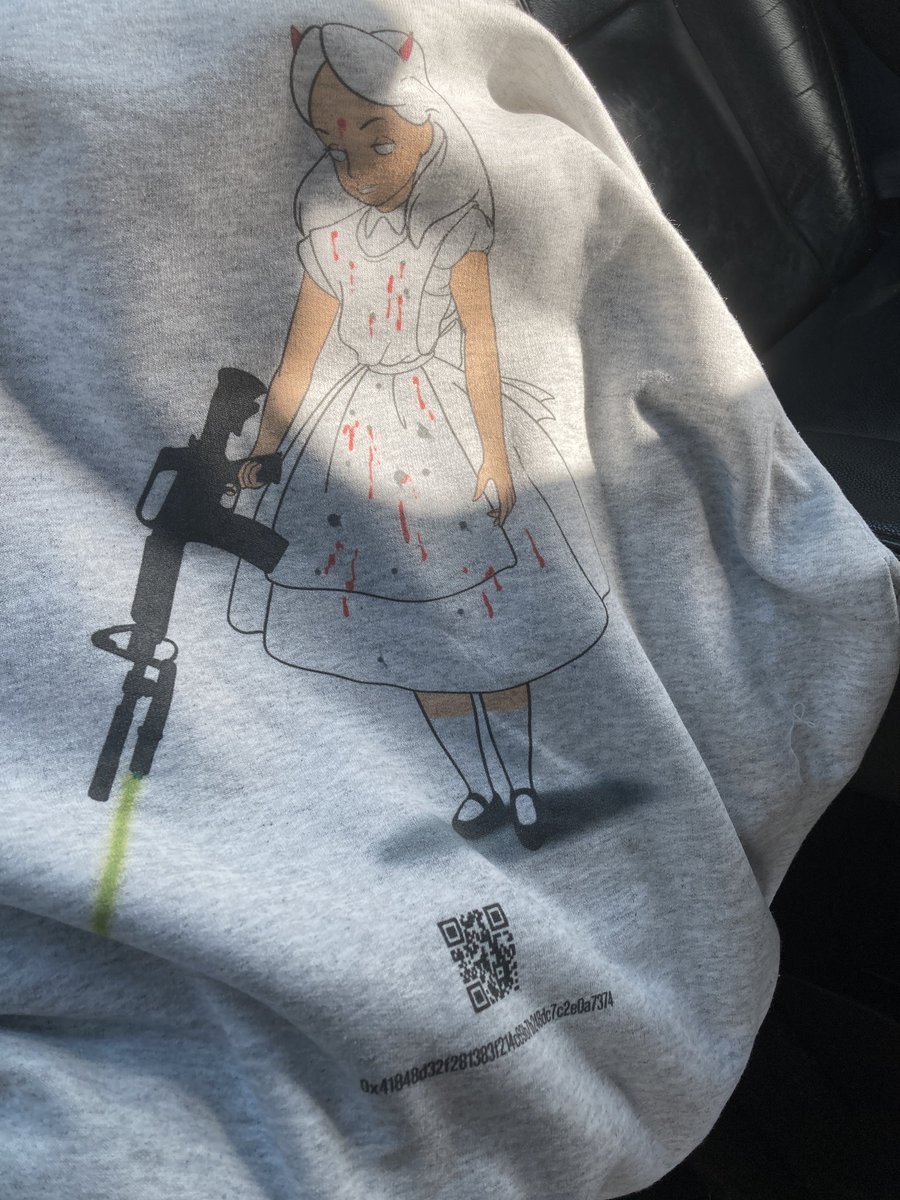 SollessArt's tweet photo. MERCH NFTS EXPLAINED: Minting a SollessNft will get you a merch nft, that are limited each piece. The merch Nft is what will go on the merch. Along with the Solless Nft in the front. https://t.co/wYOVC30msU