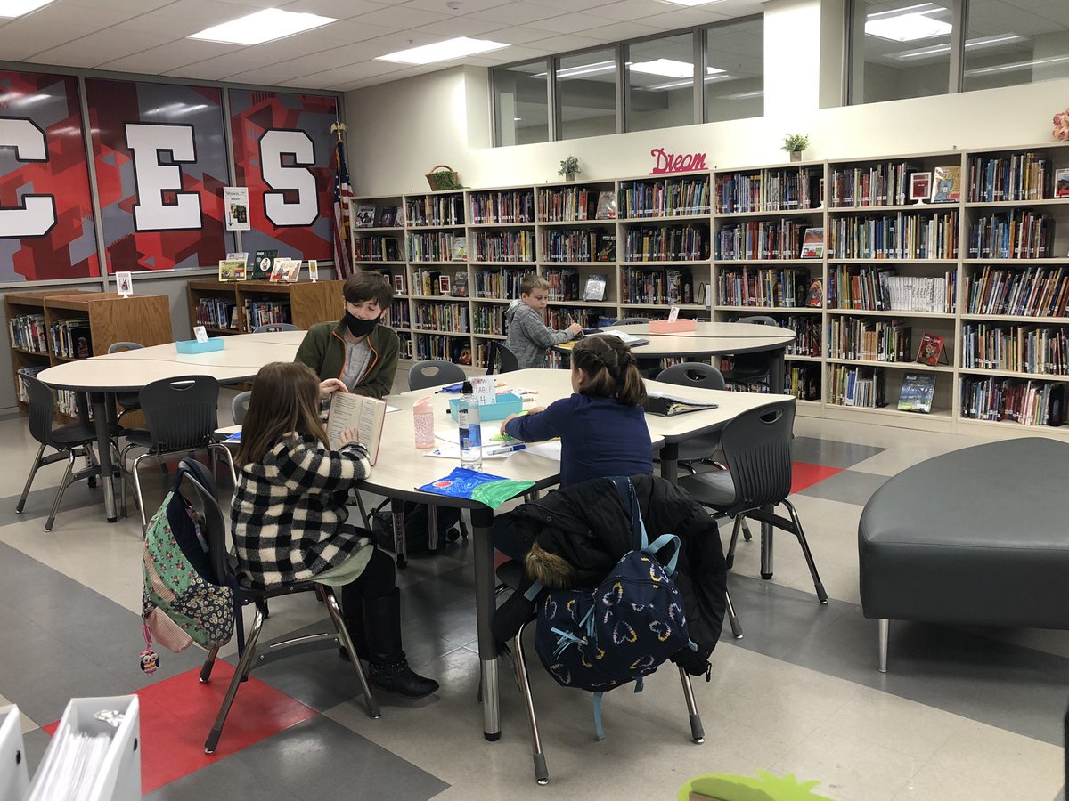 ceslibrarymed's tweet photo. What’s going on in the library this week? Oh, some 4th graders are just working to become published authors/ illustrators. ✍🏼
Mrs. Lew’s enrichment classes are putting the finishing touches on a Thanksgiving-themed book that’ll be sent off to the publisher in a couple weeks. 📚 https://t.co/9B7KXEFshz