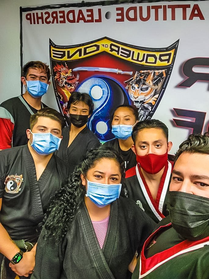 PowerOfOneMMA's tweet photo. Great things are never done by one person - They are done by a TEAM of people coming together for a common cause!  
Here’s a handful of our Power of One Team Long Beach! 👊☝️ #martialarts #eos #culture #teamwork #timgrover https://t.co/yBnxXYtgsw