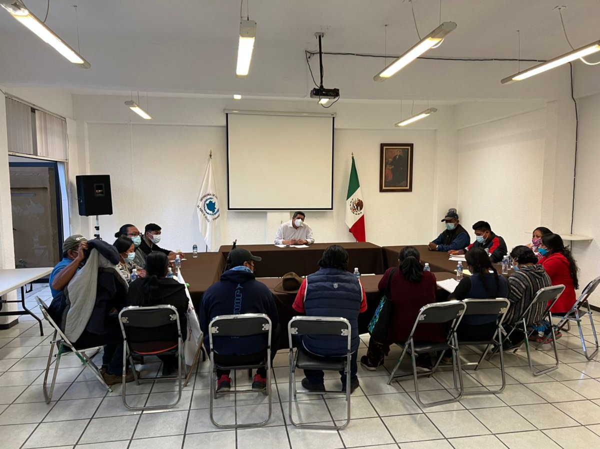 DDHPO's tweet photo. El titular de la @DDHPO, Bernardo Rodríguez Alamilla (@DefensorOax) se reunió hoy con dirigentes e integrantes del #CIPO-RFM y #CODEPO, para atender sus demandas en materia de #DerechosHumanos. https://t.co/prt5QuSukr