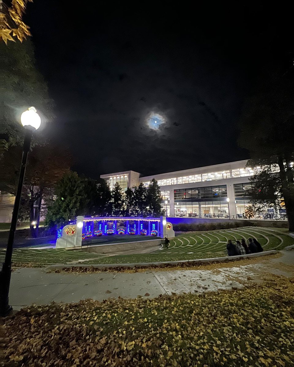 It’s the most wonderful time of the year. 🎶

Thanks to all who joined us for the Holiday Lights Kick-Off this evening. 💙💛

#etsu #eastennesseestateuniversity #holidayseason