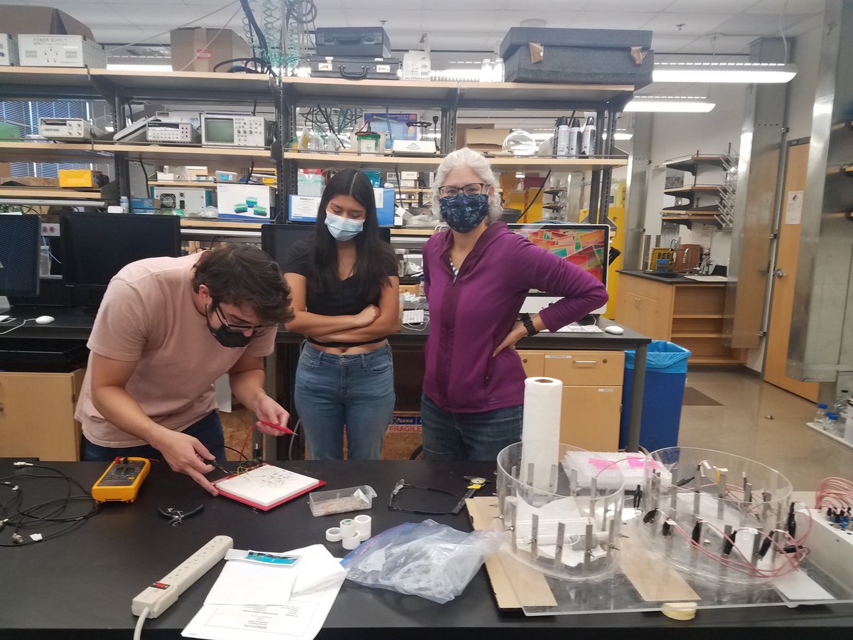 EspanolMalena's tweet photo. At Sadleir Lab prototyping an EIT system with @mirjeta_pasha, applied math graduate student Jacob Roarty, and #WAESO undergraduate students Lucia Ramirez and Brian Aguilar. #interdisciplinaryteams #diverseteams #appliedmath @ASUMathematics @ipi_asu https://t.co/s44gnRRtZB