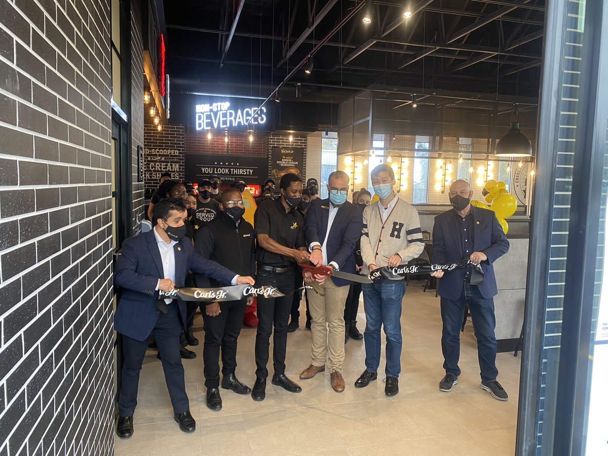 Hello Clayton! Carl’s Jr. is here 🥰. Thank you Mayor @EStaikos for opening our doors ✂️🍔.