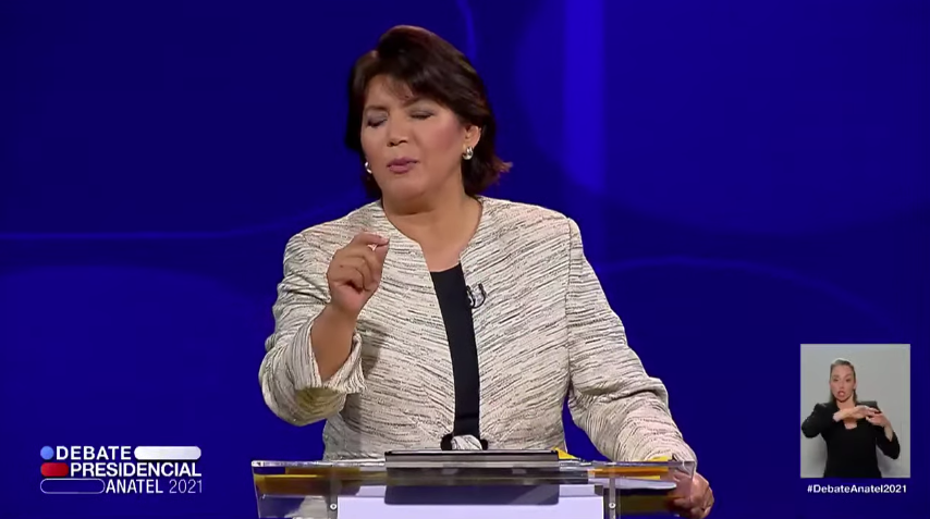 thecliniccl's tweet photo. #DebatexElClinic 🗳 |  «Con CODELCO, siempre del Estado», asegura @ProvosteYasna.
 
🔴EN VIVO: https://t.co/1baZxfzFBu https://t.co/hd5lroASxv