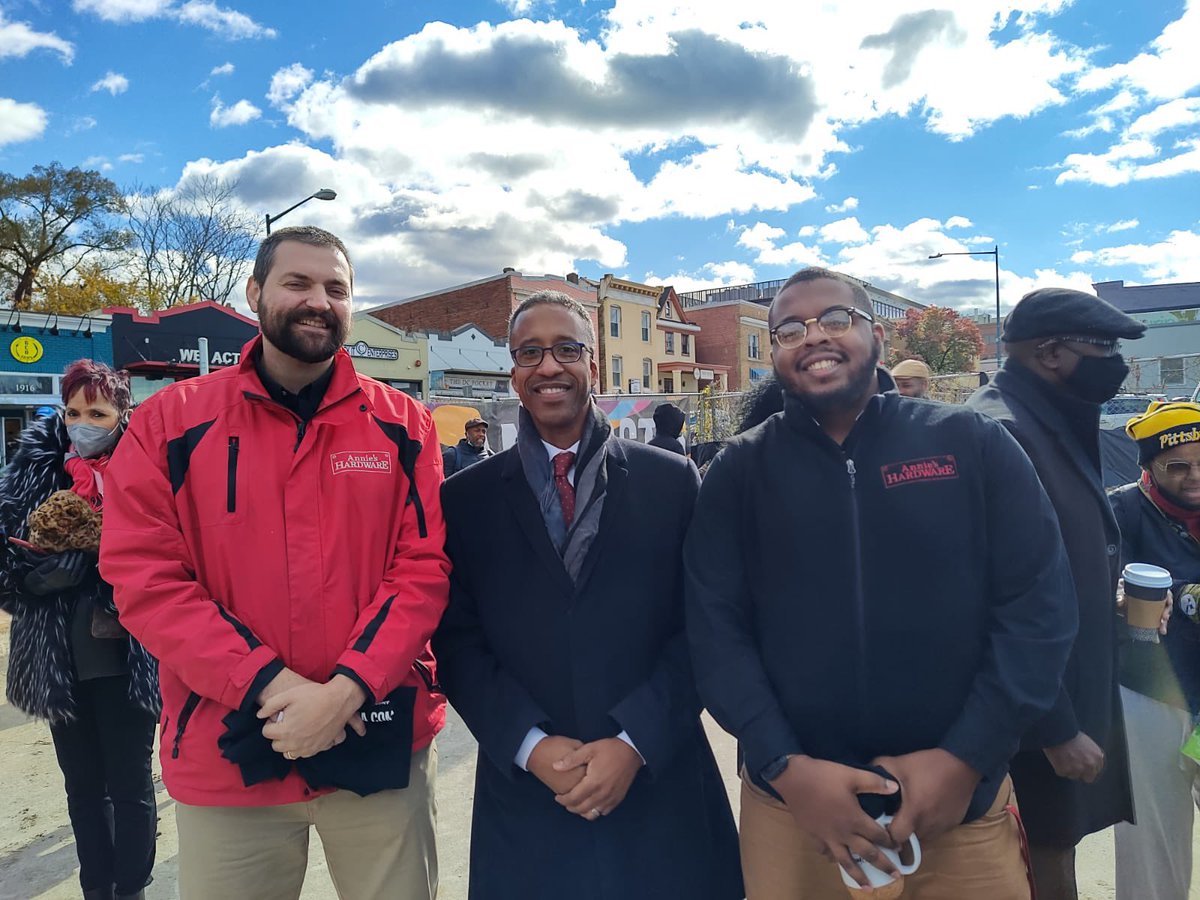CM_McDuffie's tweet photo. Today, CM McDuffie cut the ribbon on phase 1 of the MLK Gateway project in Historic Anacostia. 

Congratulations to @BoMenkiti and  Antwayne Ford @Enlightened_Inc. https://t.co/Bm6bcvYkGa