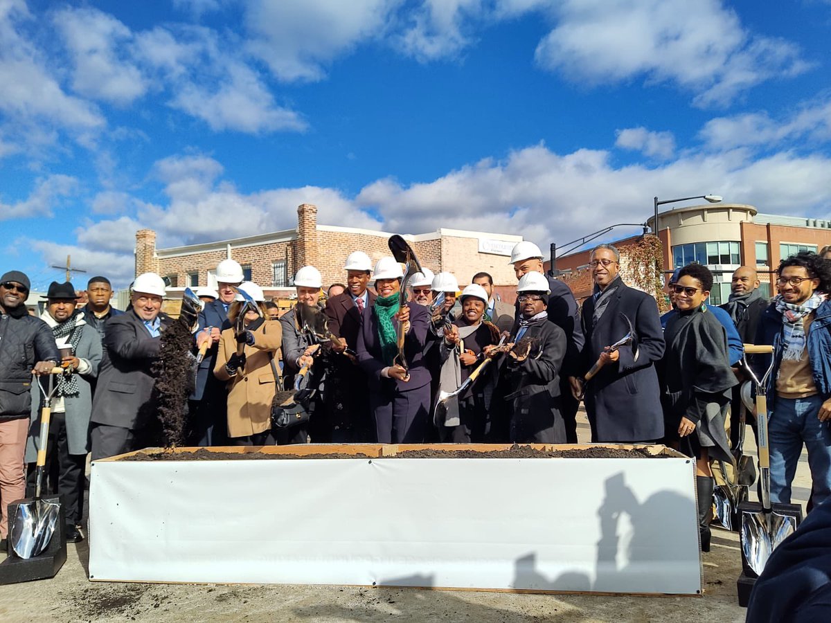 CM_McDuffie's tweet photo. Today, CM McDuffie cut the ribbon on phase 1 of the MLK Gateway project in Historic Anacostia. 

Congratulations to @BoMenkiti and  Antwayne Ford @Enlightened_Inc. https://t.co/Bm6bcvYkGa