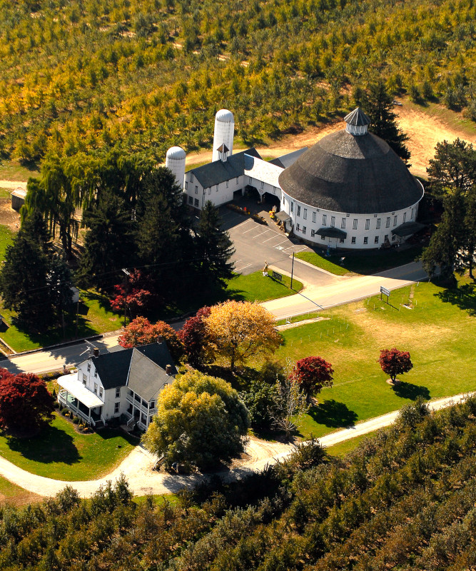 DestGettysburg's tweet photo. Enjoy the flavors of #AdamsCountyPA on your #Thanksgiving table!  #Crop2It and enjoy savings along our Crop Hop farm and market trail: https://t.co/3Zw7ce23f8
 
📷 at the Historic Round Barn &amp; Farm Market https://t.co/IPzlS2uzrg