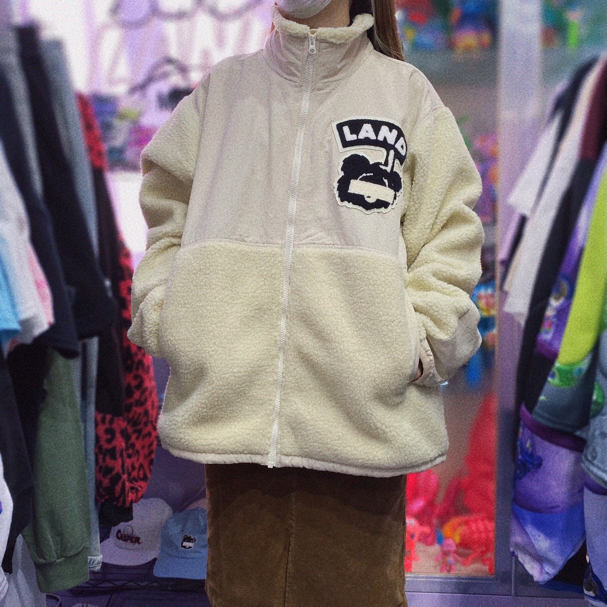 land_osaka's tweet photo. 🧸🏰LAND by MILKBOY🏰🧸
☺︎✓ DRIP BEAR BOA JK
#landbymilkboy
#milkboy
#boajacket
#boa
#ボア
#ボアジャケット
#bear
#jacket
#mio
#mioplaza https://t.co/vHgcyv212o