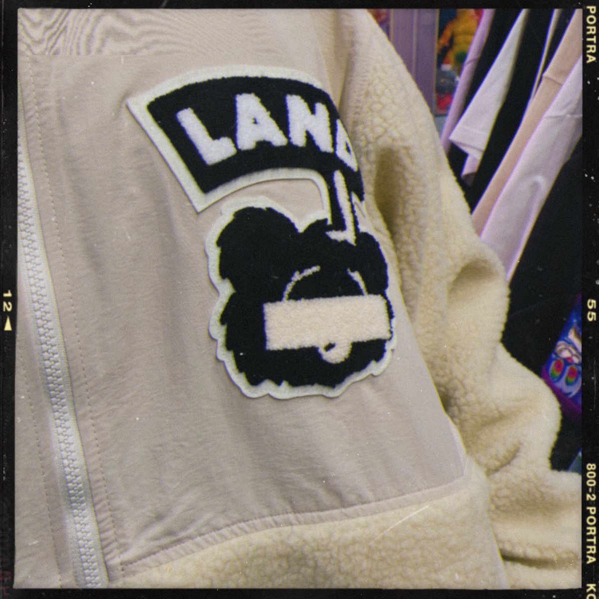 land_osaka's tweet photo. 🧸🏰LAND by MILKBOY🏰🧸
☺︎✓ DRIP BEAR BOA JK
#landbymilkboy
#milkboy
#boajacket
#boa
#ボア
#ボアジャケット
#bear
#jacket
#mio
#mioplaza https://t.co/vHgcyv212o
