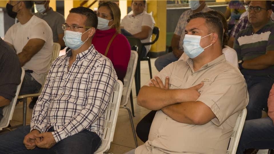 Gremios y empresarios del municipio Ayacucho en la zona norte del estado apoyan la alternativa independiente que representa la Plataforma Electoral "Amemos al Táchira" para respaldar la candidatura del Freddy Bernal a la Gobernación. #AmemosAlTachira <a href="/FreddyBernal/">Freddy Bernal</a>